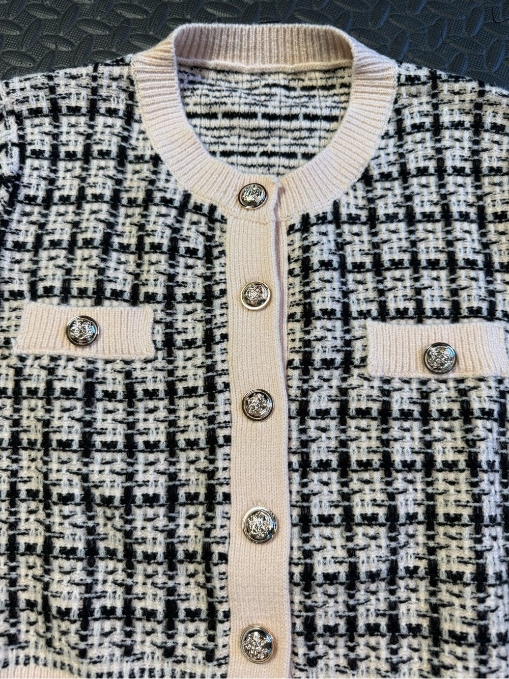 Black Cream Tweed Knit Cardigan Gold Crest Buttons XL Quiet Luxury - Picture 2 of 9